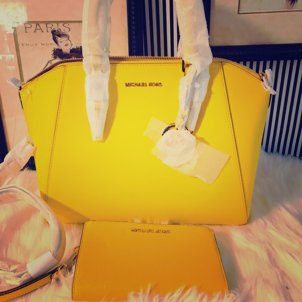 Michael Kors LRG Satchel & Wallet bundle